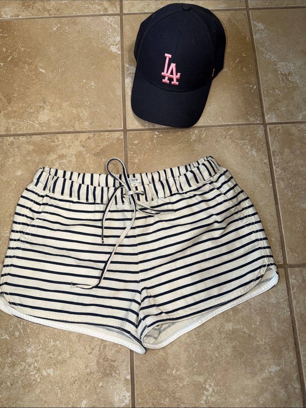 💙J.CREW, OFF-WHITE AND NAVY BLUE STRIPED LINEN BLEND SHORTS SIZE EXTRA SMALL💙